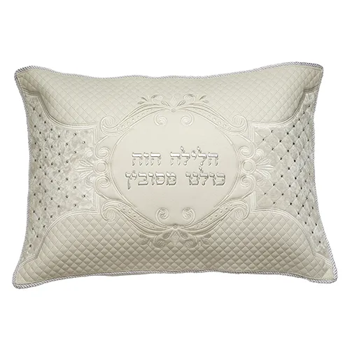 כרית הסבה מהודרת דמוי עור עם רקמה ואותיות בולטות כסף 50X72 ס"מ אריזת פיויסי, UK66422, ארט יודאיקה