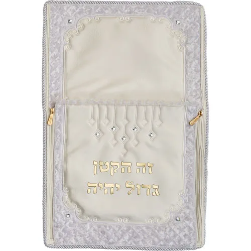 כרית מהודרת לברית דמוי עור עם אותיות בולטות 74X50 ס"מ, UK60336, ארט יודאיקה