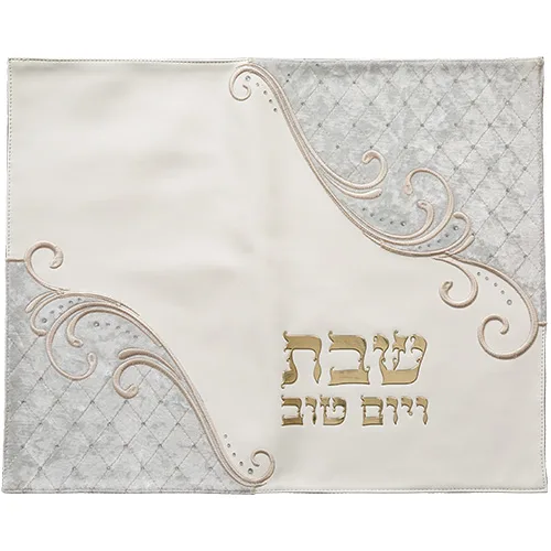 כיסוי חלה מהודר דמוי עור לבן עם ריקמה ואותיות בולטות 42x52 ס"מ, UK67343, ארט יודאיקה