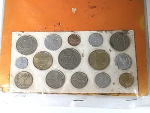 שטר כסף ישראלי ישן ומטבעות ישנים .