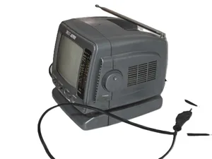 טלוויזיה ניידת קטנה שחור לבן משנות ה -80