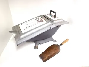 מתקן דקורטיבי מאסיבי לאחסון פחם לאח צרפתי