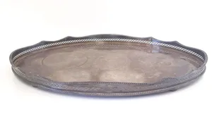 מגש ישן עשוי מתכת , אובלי ..דיי כבד.