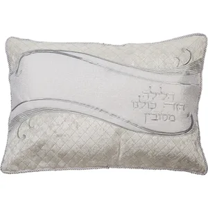 כרית הסבה ברוקט וקטיפה עם כרית מילוי גודל בינוני אריזת פיויסי, UK66830, ארט יודאיקה