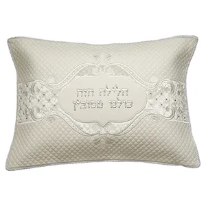 כרית הסבה מהודרת דמוי עור עם רקמה ואותיות בולטות כסף 50X72 ס"מ אריזת פיויסי, UK66423, ארט יודאיקה