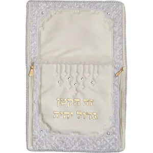 כרית מהודרת לברית דמוי עור עם אותיות בולטות 74X50 ס"מ, UK60336, ארט יודאיקה