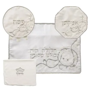 סט פסח ברוקט 4 חלקים הכולל כרית הסבה, כיסוי פסח, אפיקומן, מגבת אריזת פיויסי, UK67330, ארט יודאיקה
