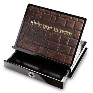 שטנדר מעץ עם פלקטה דמוי עור וומגירה 38x30 ס"מ, UK82718, ארט יודאיקה
