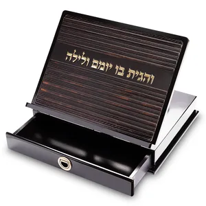 שטנדר מעץ עם פלקטה דמוי עור ומגירה 38x30 ס"מ, UK51522, ארט יודאיקה