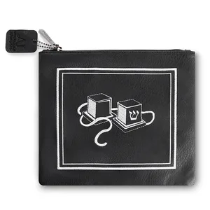 תיק תפילין דמוי עור שחור עם ריקמה 21x23 ס"מ, UK61211, ארט יודאיקה