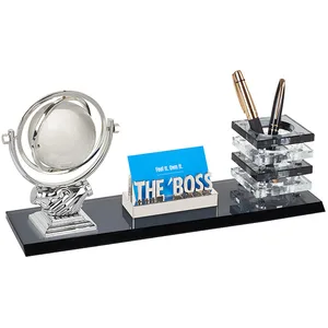 "BOSS" מעמד קריסטל גלובוס עם כוס לעטים ומעמד לכרטיסי ביקור, 4976 זיאוס