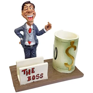 מעמד שולחני איש עסקים "THE BOSS" עם כוס לעטים ומעמד לכרטיסי ביקור, 3858 זיאוס