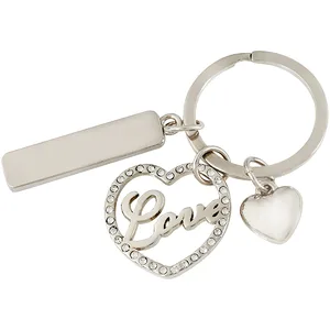 מחזיק מפתחות מתכתי משובץ באבנים "LOVE" עם לוחית מלבנית למיתוג, 2981 זיאוס