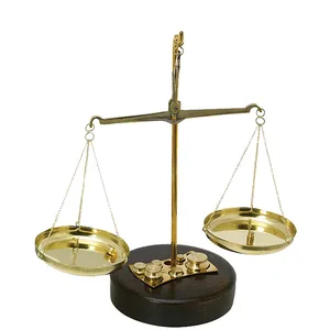 מאזניים מנחושת כולל 8 משקולות קטנות, 3296 זיאוס