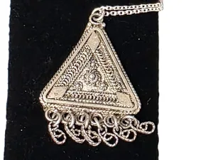 שרשרת כסף עם תליון עבודת פיליגרן . עבודת יד