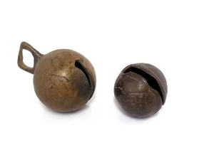 שני פעמונים עגולים ישנים