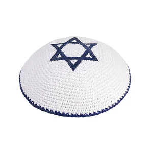 כיפה סרוגה לבנה רקמה מגן דוד ופס מסגרת בכחול כה, UK15085, ארט יודאיקה