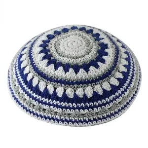 כיפה סרוגה שטיח 18 ס"מ כחול לבן ואפור, UK17386, ארט יודאיקה