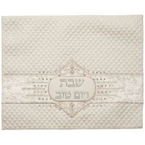 כיסוי חלה מהודר דמוי עור לבן עם הבלטות כסף 45x55 ס, UK66696, ארט יודאיקה